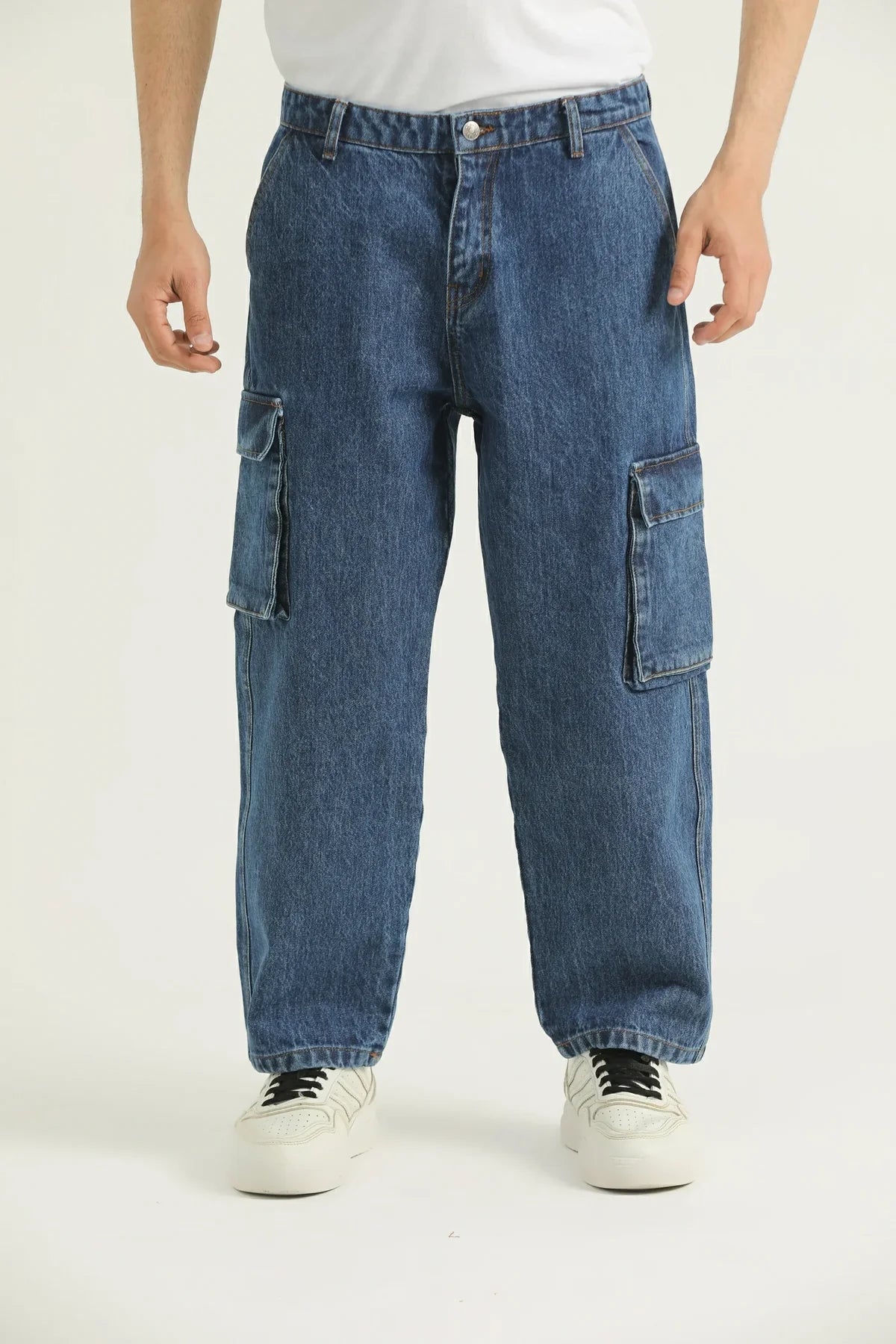 Loose Fit Cargo Jeans