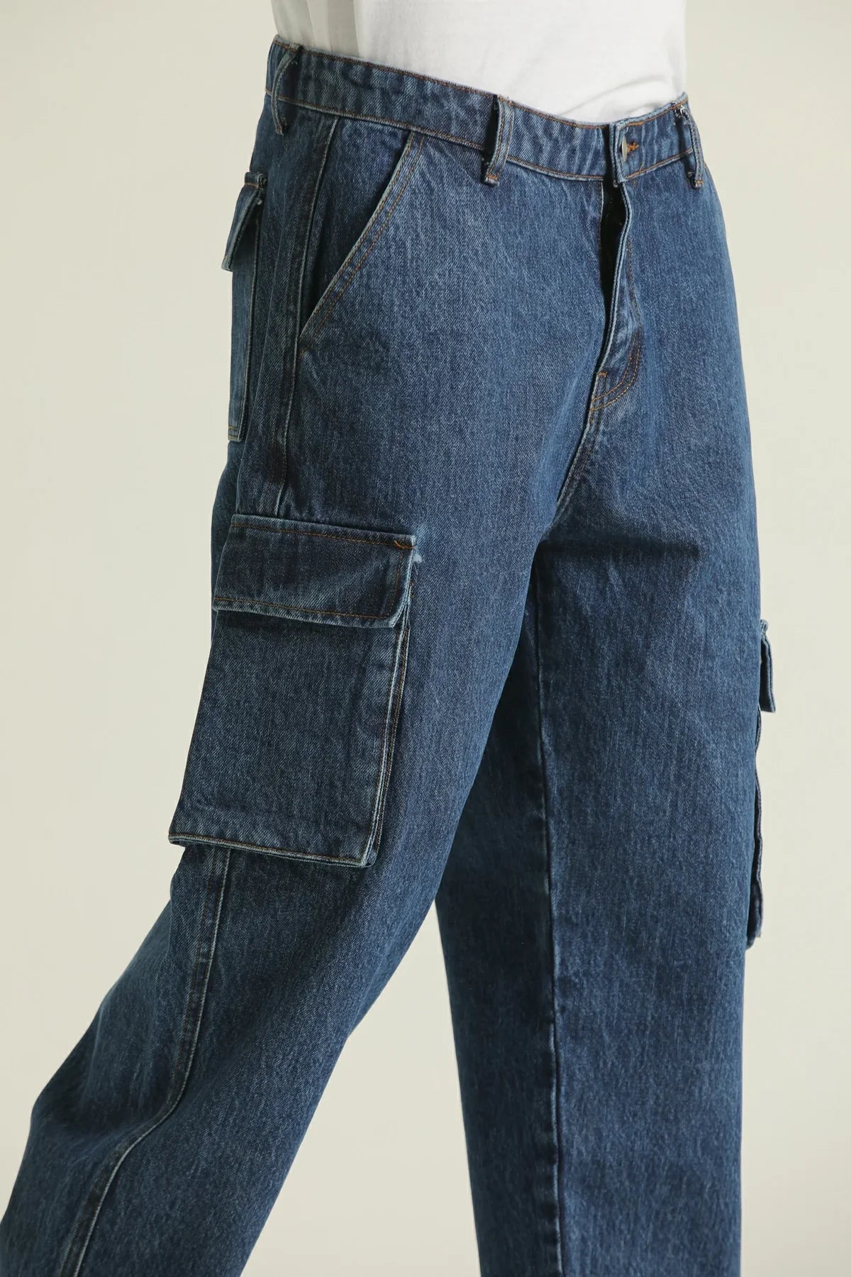 Loose Fit Cargo Jeans