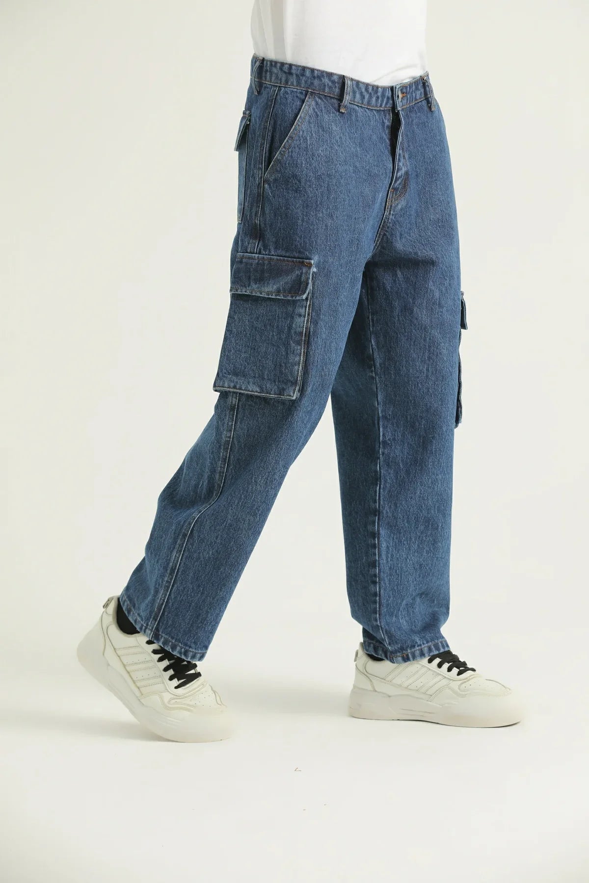 Loose Fit Cargo Jeans