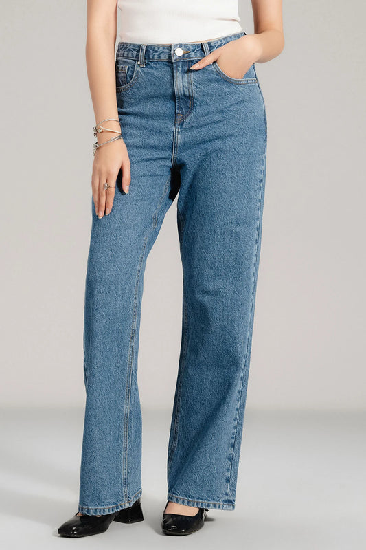Straight-leg high-waisted denim jean
